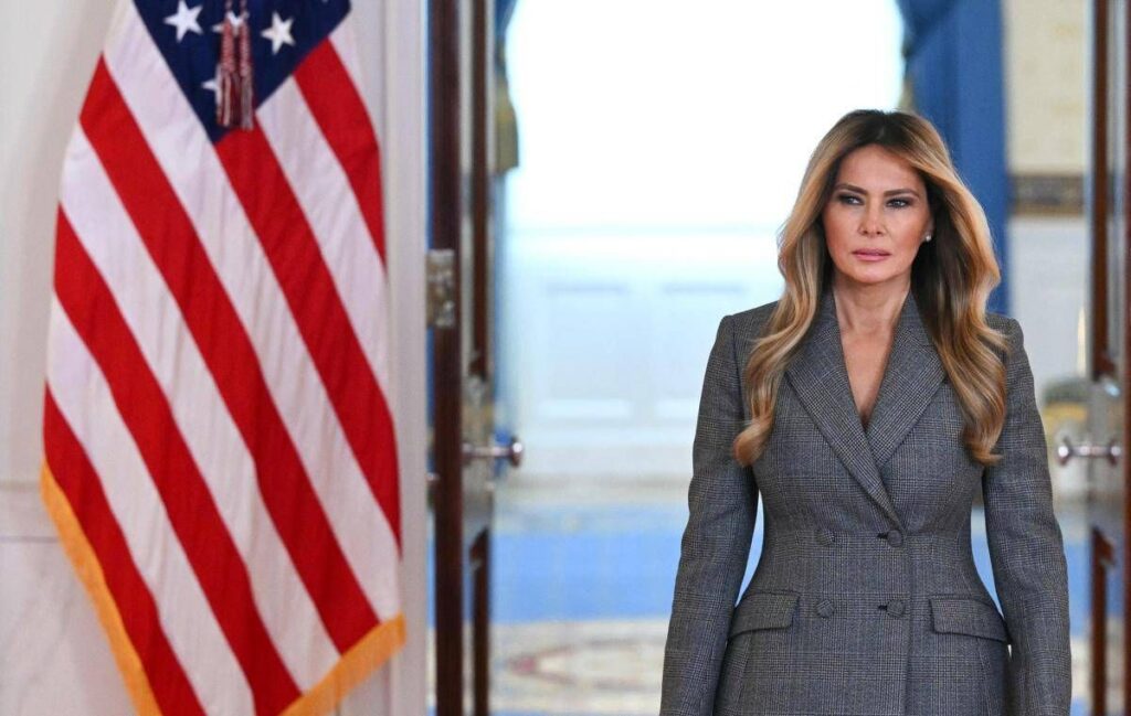 Vittime Epstein contro Melania: “Protegge i potenti e scarica su di noi”