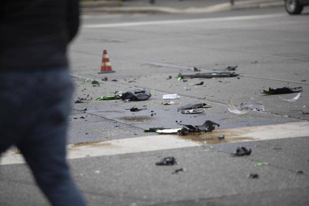 Como, schianto nella notte: morto 21enne