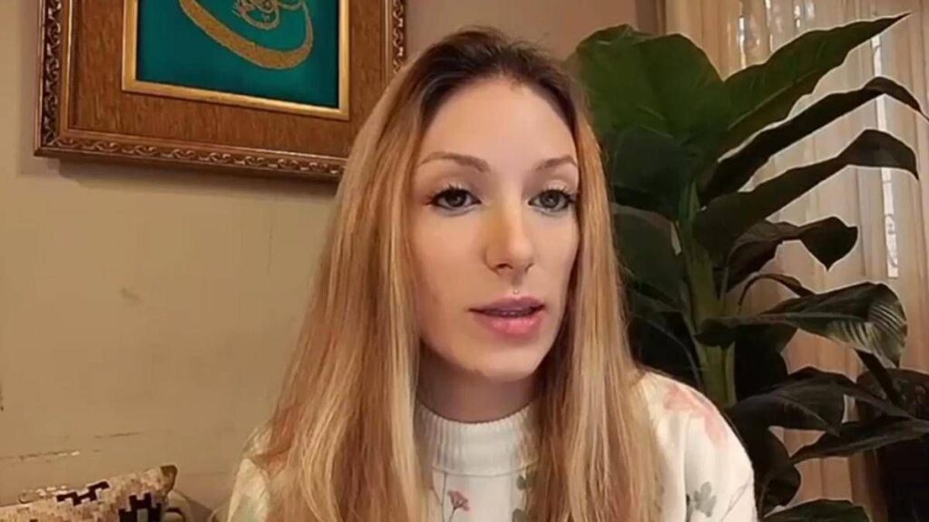 Condannata per adulterio in Egitto, l’appello di Nessy Guerra al governo: “Faccia tornare me e mia figlia in Italia”