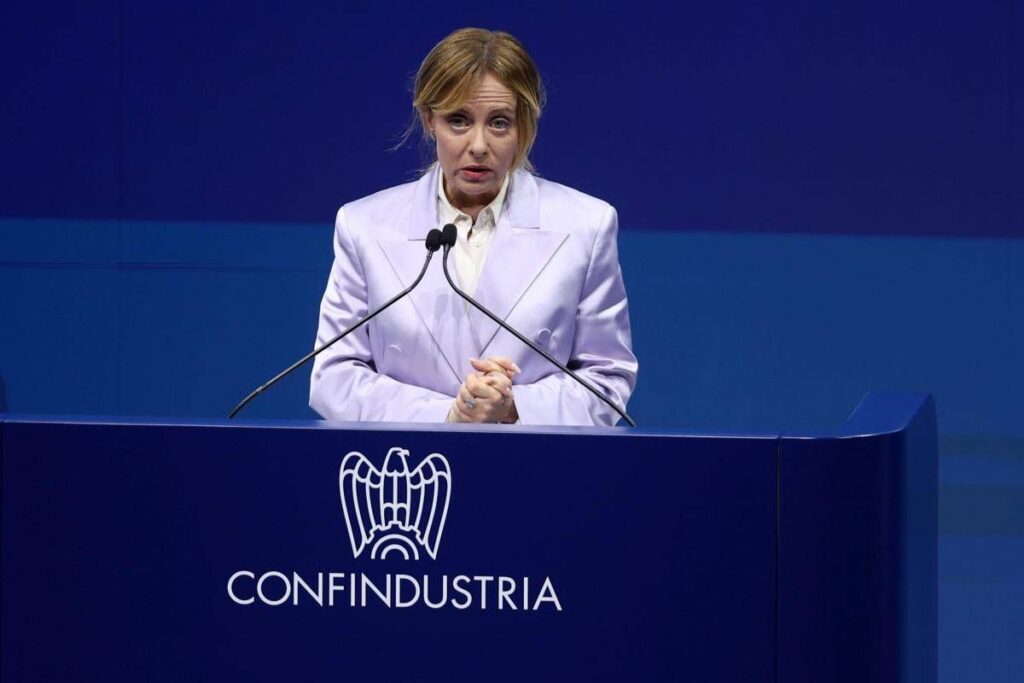 Confindustria, Meloni: “Subito cantiere comune per riforma radicale burocrazia in Italia”