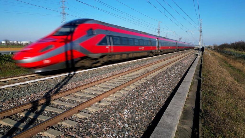 Danneggiata linea ferroviaria del Brennero, treni in ritardo di oltre un’ora
