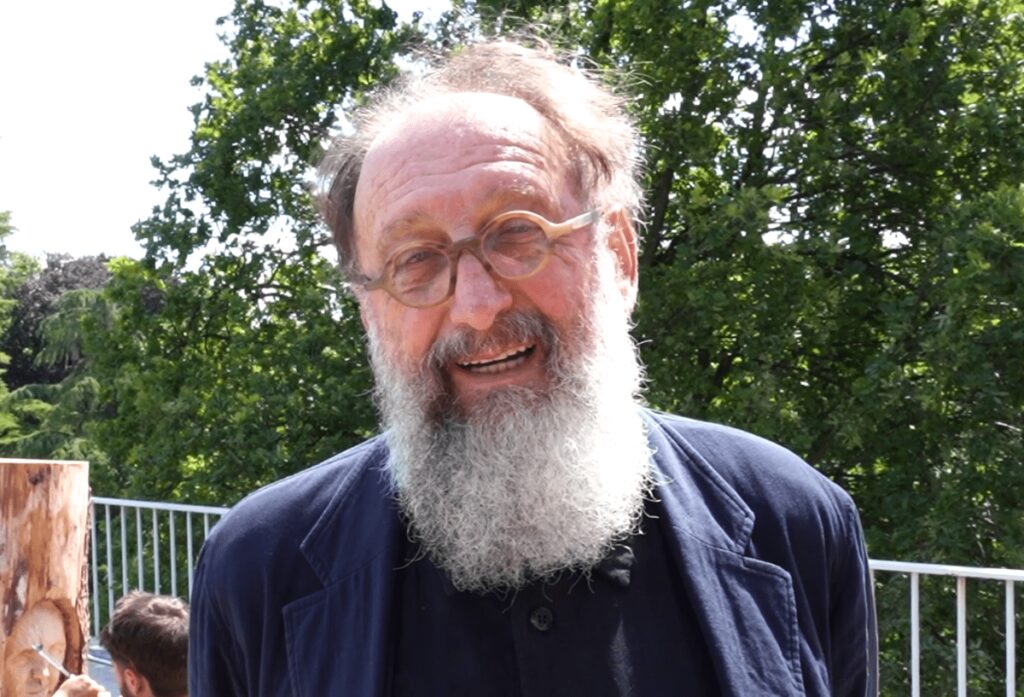 De Lucchi: “Materiale stupendo e poliedrico”
