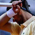 Djokovic ‘nervoso’ agli Internazionali: il gesto… verso il cielo