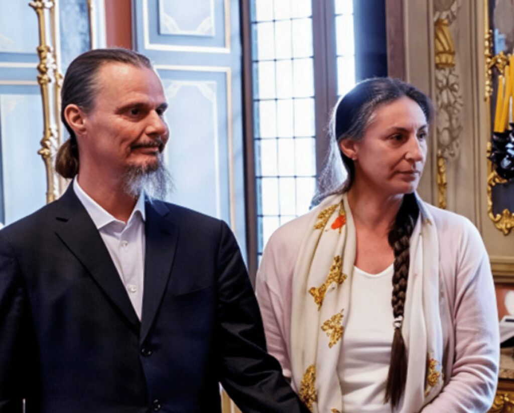 Fuori dal coro, oggi 24 maggio: intervista esclusiva a Nathan, padre della ‘famiglia nel bosco’﻿