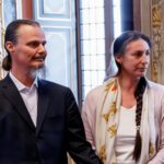 Fuori dal coro, oggi 24 maggio: intervista esclusiva a Nathan, padre della ‘famiglia nel bosco’﻿