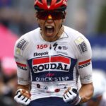 Giro d’Italia, prima tappa in volata a Magnier. Caduta di gruppo in vista del traguardo