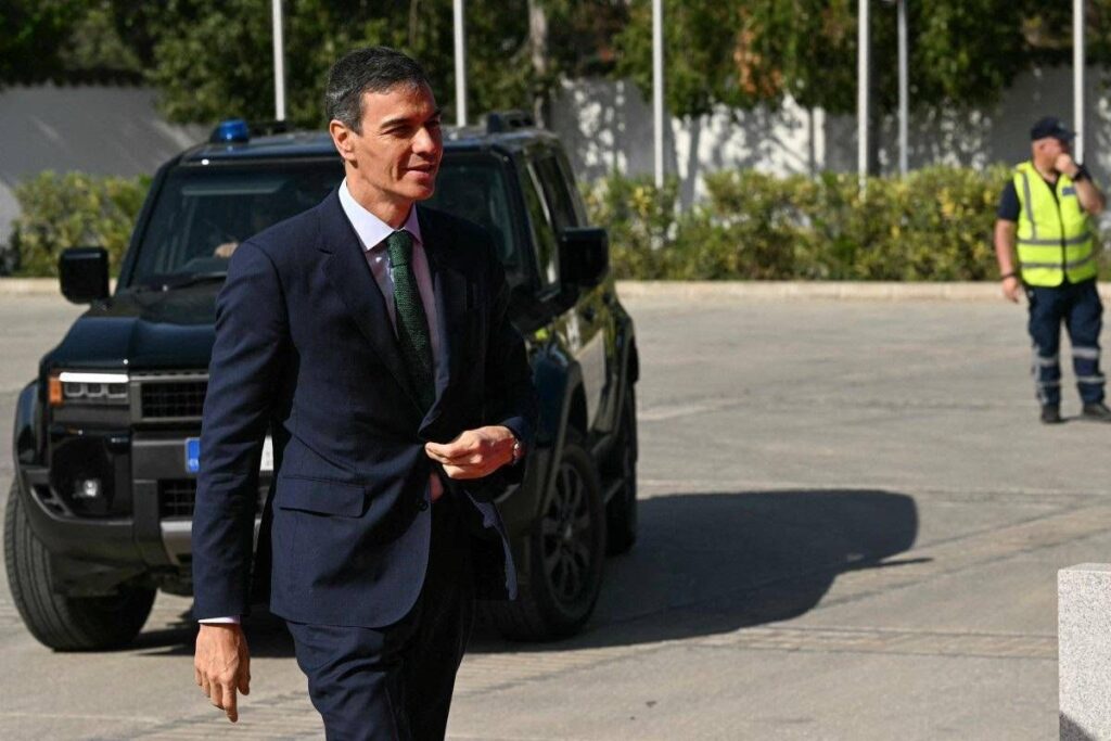 Guasto su aereo Sanchez, premier spagnolo atterra in Turchia