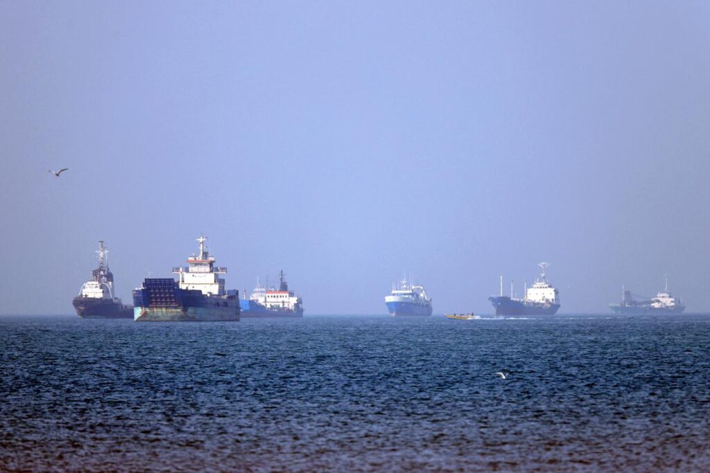 Iran, Usa abbattono droni iraniani a Hormuz. Teheran: “Accordo mai così vicino”