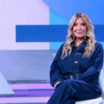Isola dei Famosi rivoluzionata: ‘addio’ allo studio e Lucarelli in pole per la conduzione