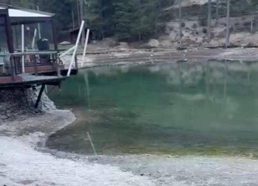 Lago Ghedina, il titolare del ristorante sulla riva: “Bacino pieno solo a metà, già perso 25% fatturato”