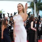 Laila Hasanovic conquista Cannes, la fidanzata di Sinner sfila con l’abito da ‘sposina’