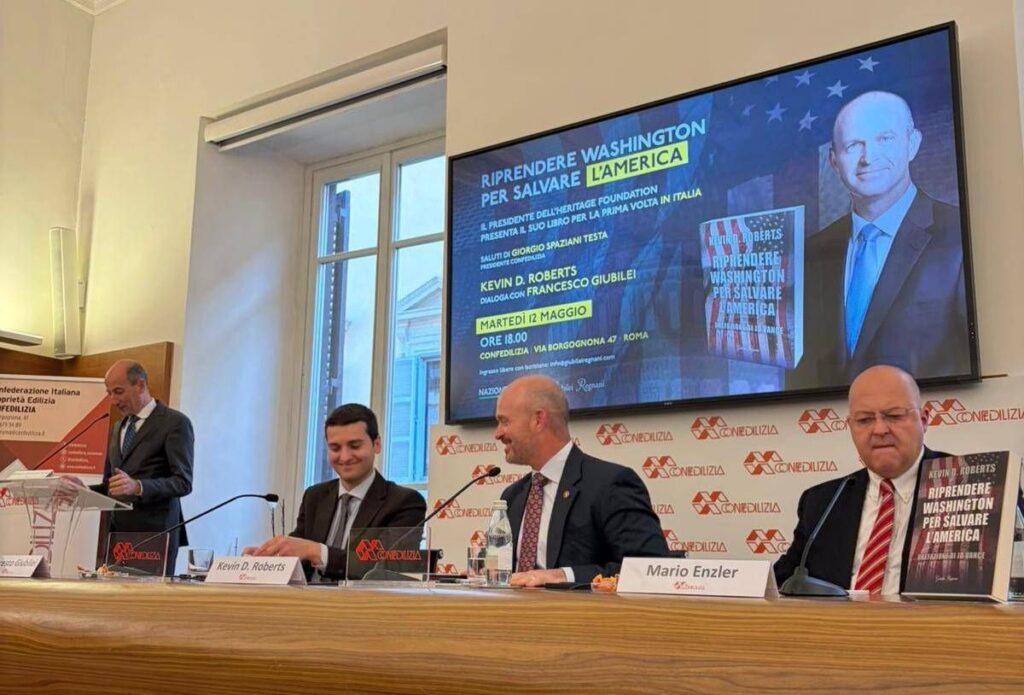 L’ideologo trumpiano: “La Cina deve provare più dolore. Meloni? Grande rispetto”