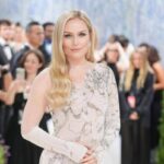 Lindsey Vonn, al Met Gala prima uscita senza stampelle dopo infortunio: “Grata di essere qui”