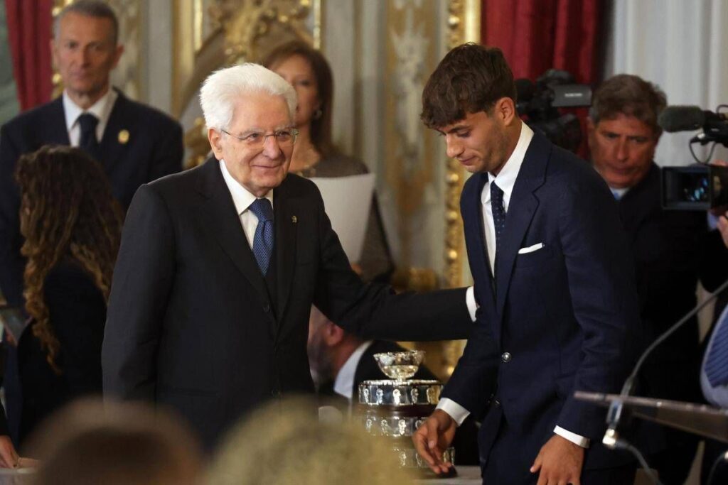 Mattarella accoglie gli azzurri del tennis al Quirinale e ricorda Zanardi: “Grande spessore umano e sportivo”
