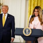 Melania Trump cita l”empatia’ del marito: scattano le risate alla Casa Bianca
