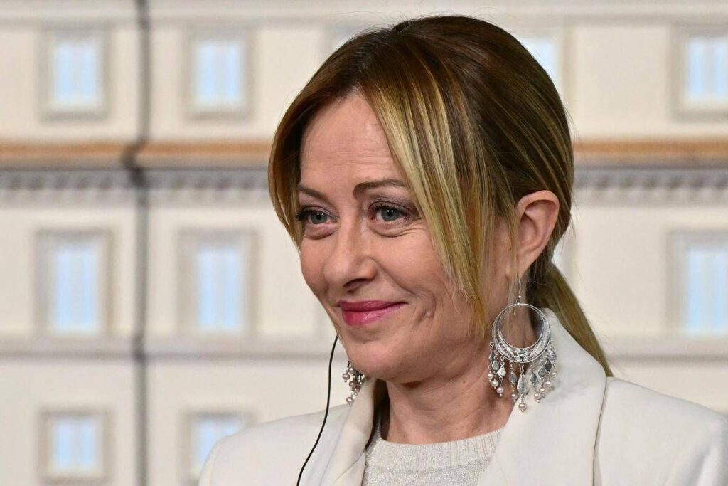 Meloni: “Hormuz deve riaprire senza pedaggi e restrizioni. Italia pronta a contribuire a navigazione sicura”