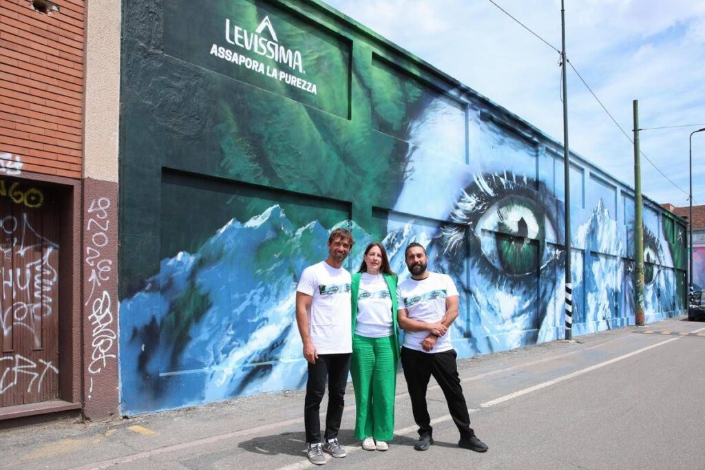 Milano, l’artista Danilo Pistone porta la purezza di Levissima in città