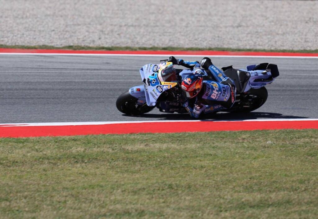 MotoGp Barcellona, bandiera rossa nel Gp di Catalogna per incidente Marquez: cos’è successo