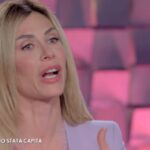 Paola Caruso dopo il Gf Vip: “Mi è crollato tutto, mi sono resa conto di essere fragile”