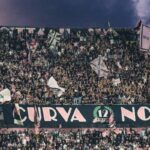 Petardi in campo, rissa e ospiti scortati fuori: caos in Palermo-Catanzaro