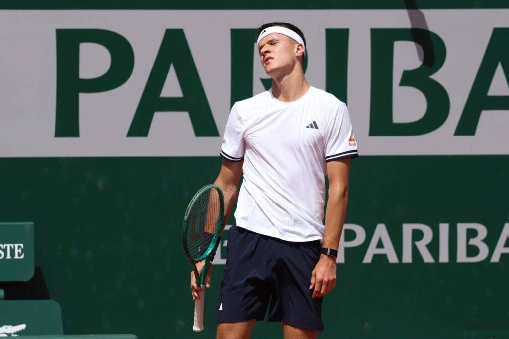 Roland Garros, Mensik eroico: batte Navone (e i crampi) e vola al terzo turno dopo 5 ore di battaglia