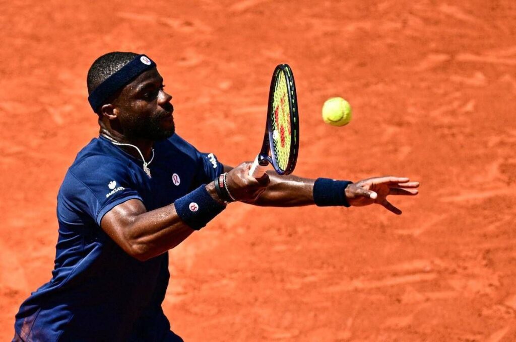 Roland Garros, rissa sfiorata tra Tiafoe e Faria: “Ti credi un duro?”