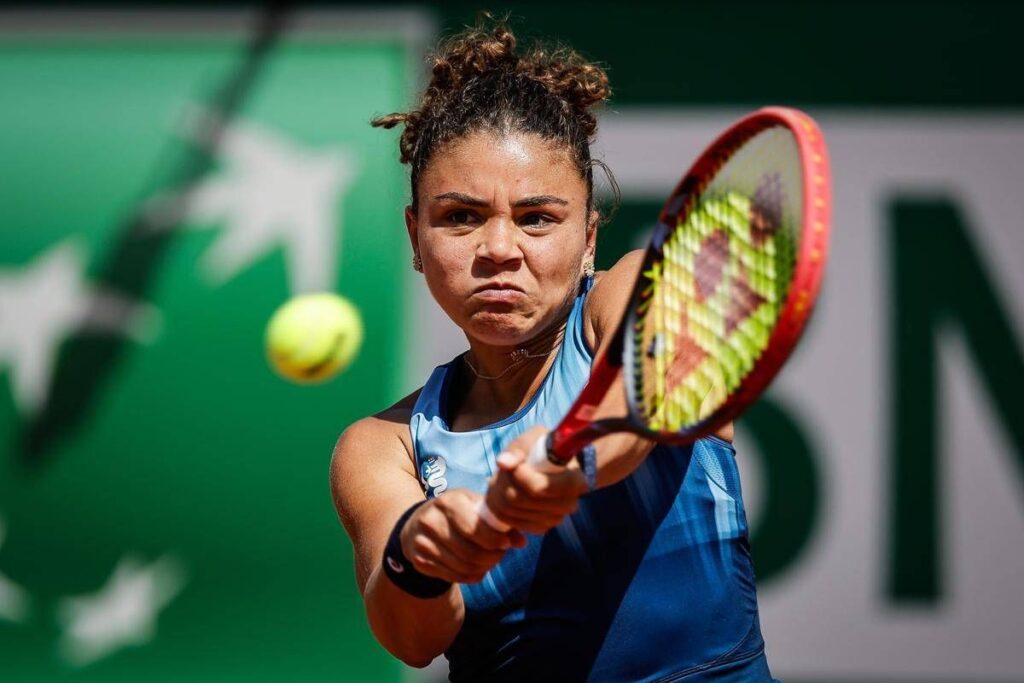 Roland Garros, time-out medico e lacrime per Paolini: cos’è successo a Parigi