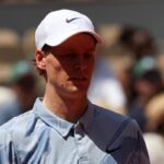 Sinner ha sbagliato a giocare troppo? Da Barazzutti a Bertolucci, l’opinione dei big azzurri sul ko al Roland Garros