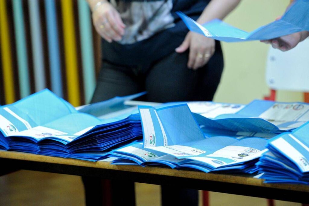Sondaggio politico, Fratelli d’Italia cresce e Pd cala