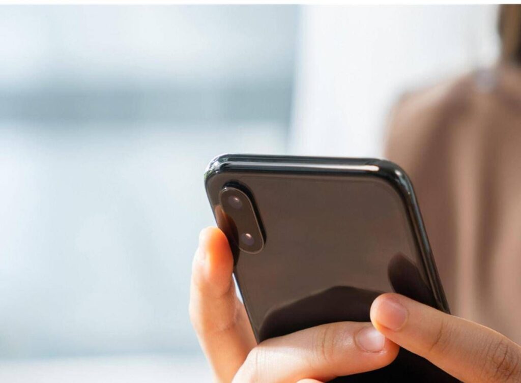 Stalking: Eurispes, quello online il più diffuso, ne hanno esperienza almeno 3 italiani su 10