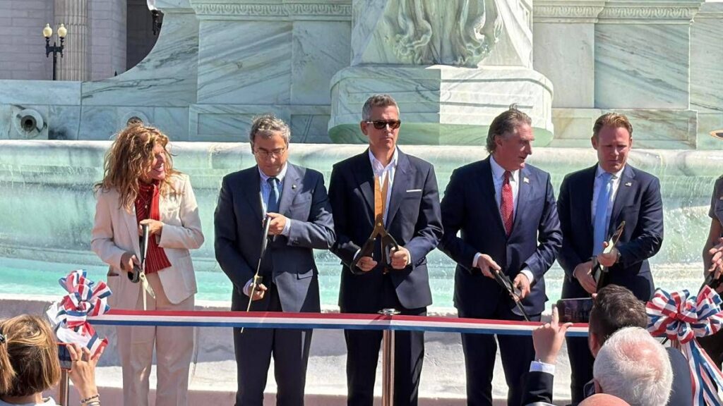 Usa, dopo 19 anni torna a nuova vita la Fontana di Colombo: “Onoriamo il passato e ispiriamo futuro”