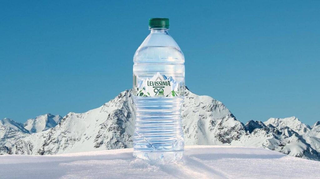 Acqua: radici alpine e sguardo al futuro, Levissima compie 90 anni