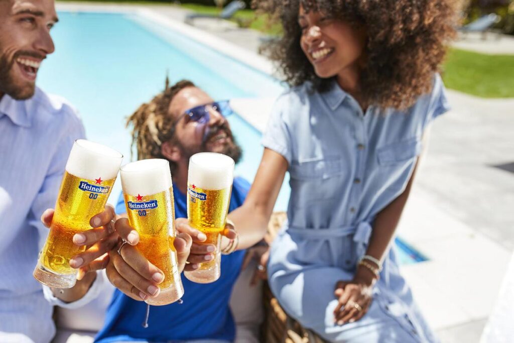 Alimenti: la birra analcolica è la nuova protagonista dell’estate 2026, per la gen z è buona, versatile e ‘cool’