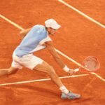 Arnaldi si ritira dal Roland Garros, ipotesi virus. Il medico-fisiatra: “Ha portato l’organismo al limite”