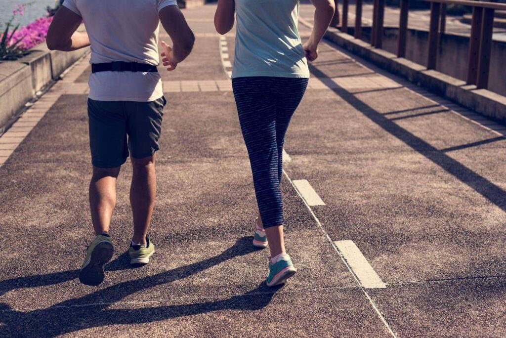Caldo e rischi per l’attività fisica, l’esperta: “Non esiste fisico immune, occhio ai sintomi neurologici”