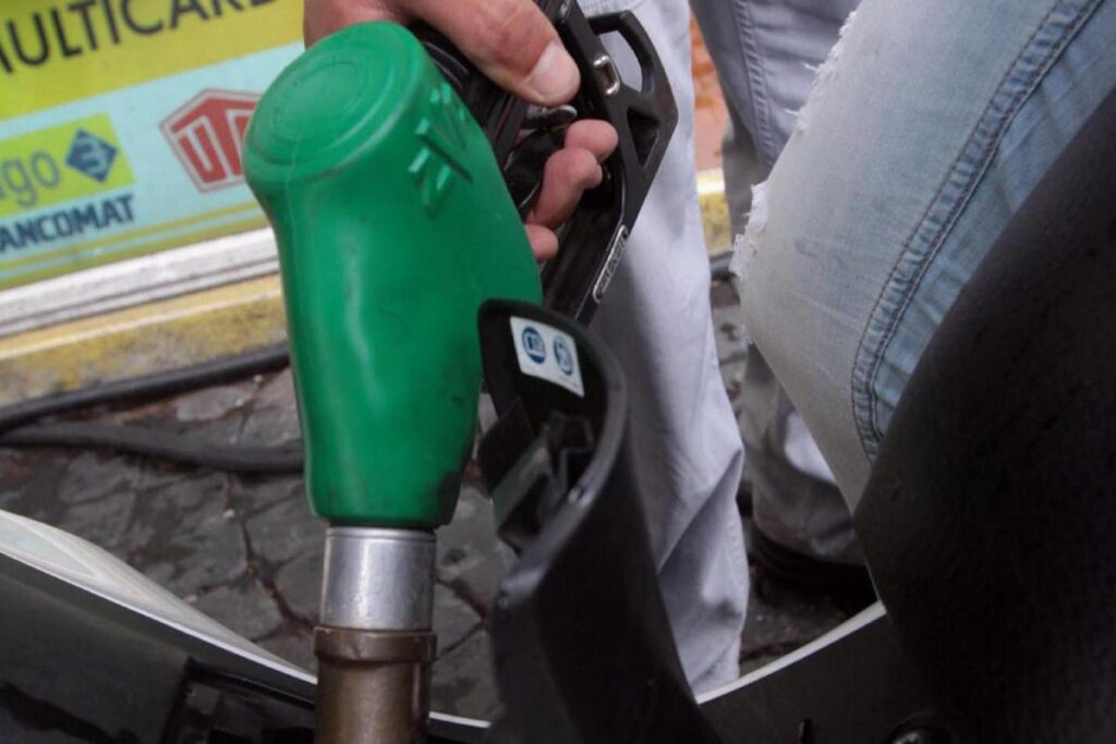 Carburanti, tredicesimo giorno di calo dei prezzi ﻿per benzina e diesel