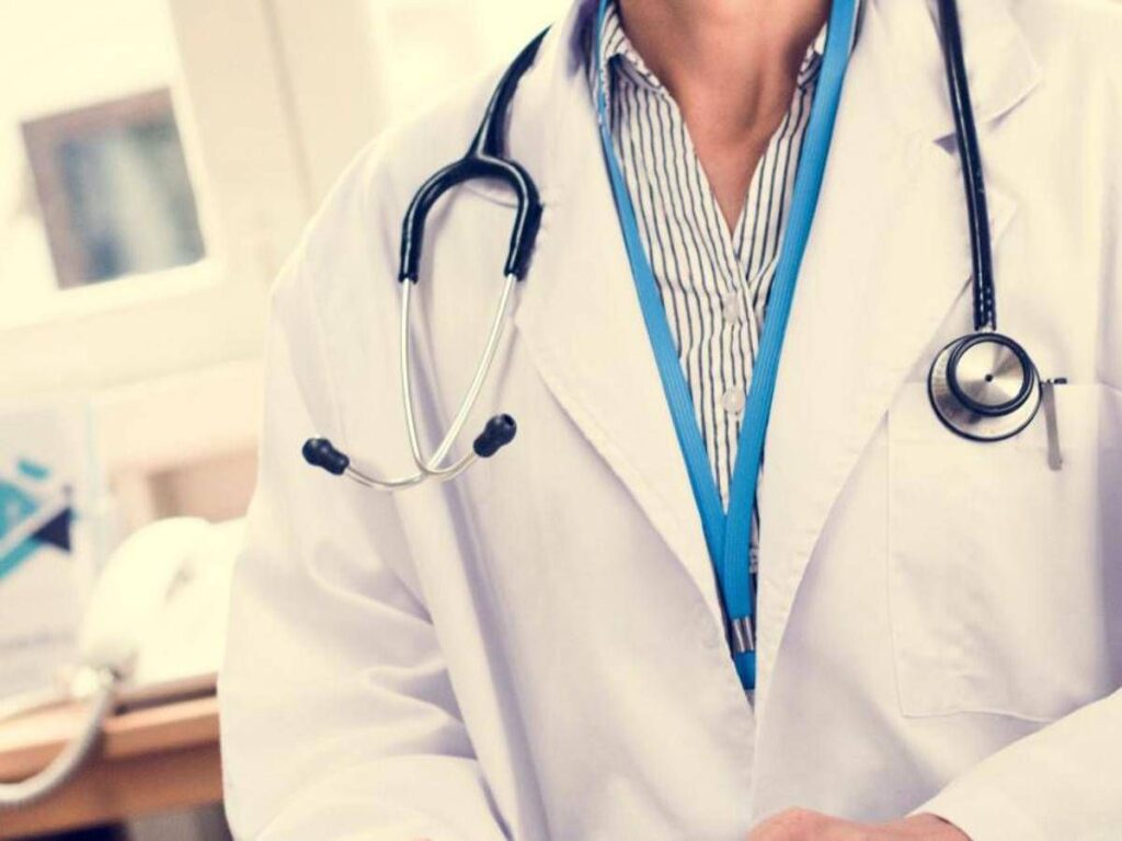 Crotone, dottoressa di guardia medica è un ‘fantasma’: scatta sospensione per un anno