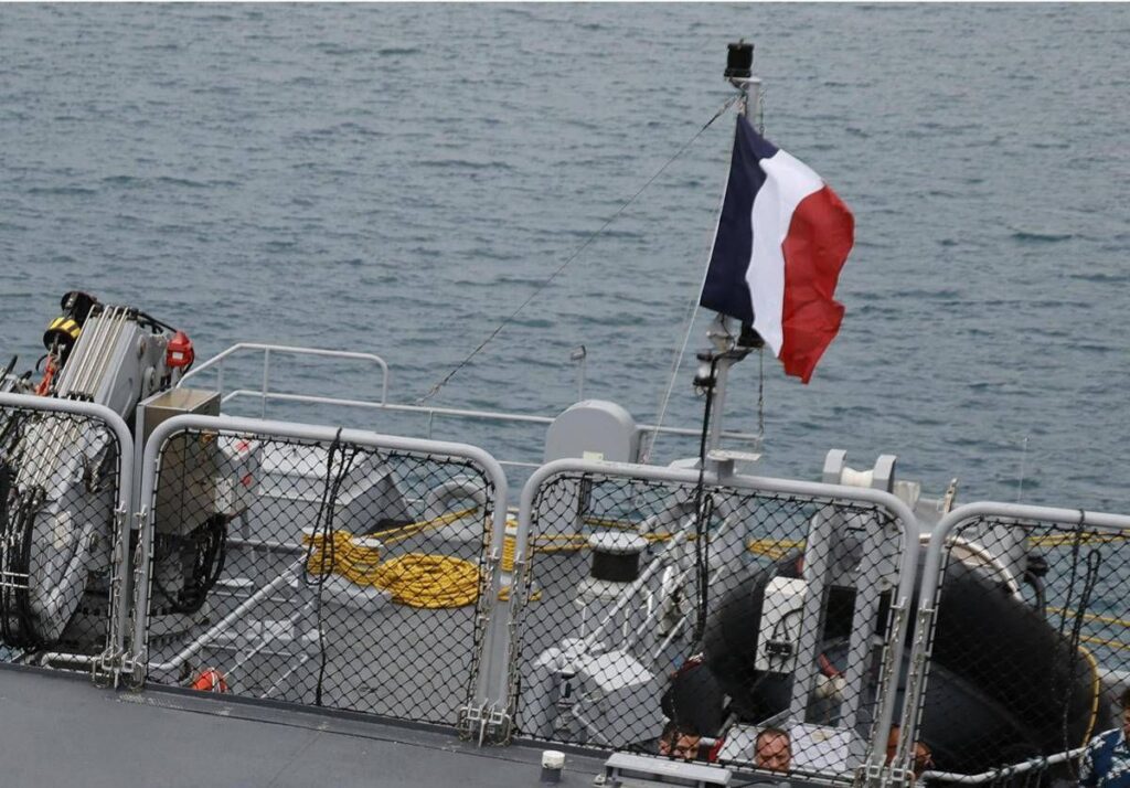 Francia intercetta petroliera russa al largo dell’Atlantico. Cremlino: “Atto di pirateria”