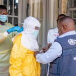 Gran Bretagna al lavoro per vaccino ‘unico al mondo’, progettato dall’AI: potrà contrastare Ebola e influenza