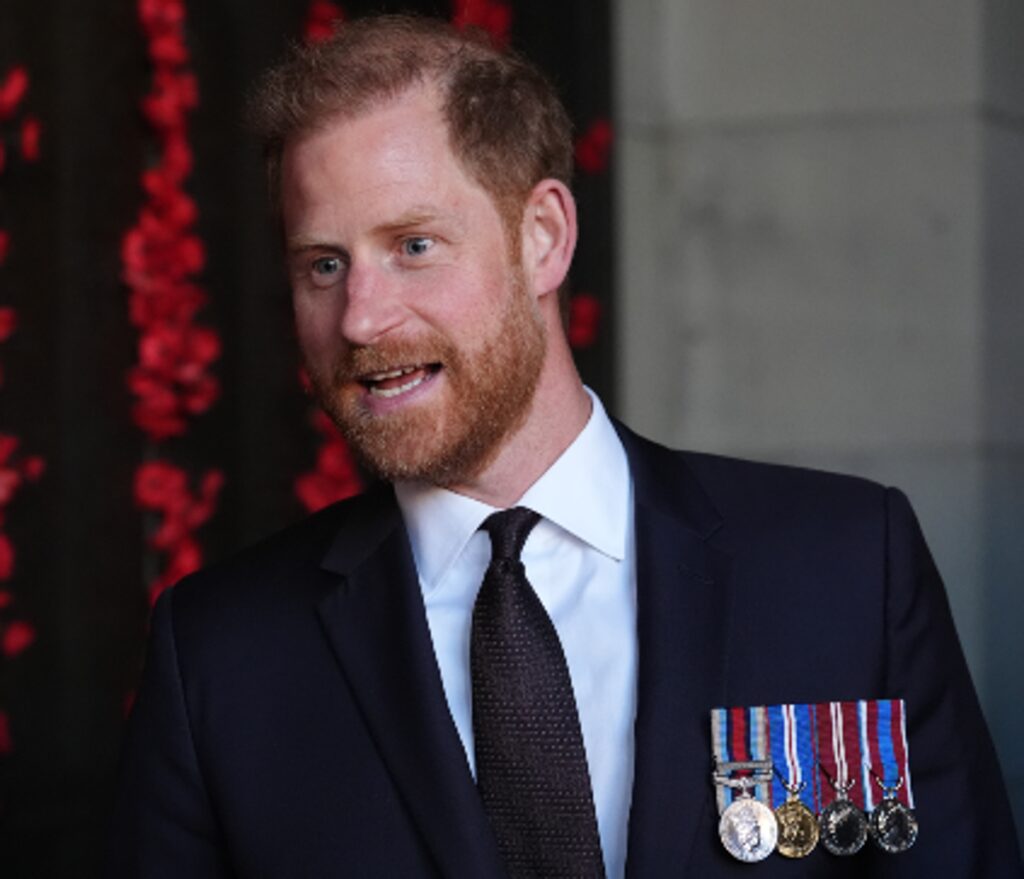 Harry presto in Inghilterra, domani incontro tra Carlo e William “per decidere l’approccio”