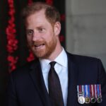 Harry presto in Inghilterra, domani incontro tra Carlo e William “per decidere l’approccio”