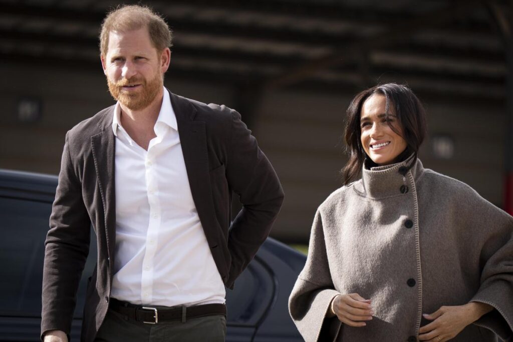 I Sussex in Gb con i figli, grazie a un ricatto emotivo di Harry a Re Carlo?