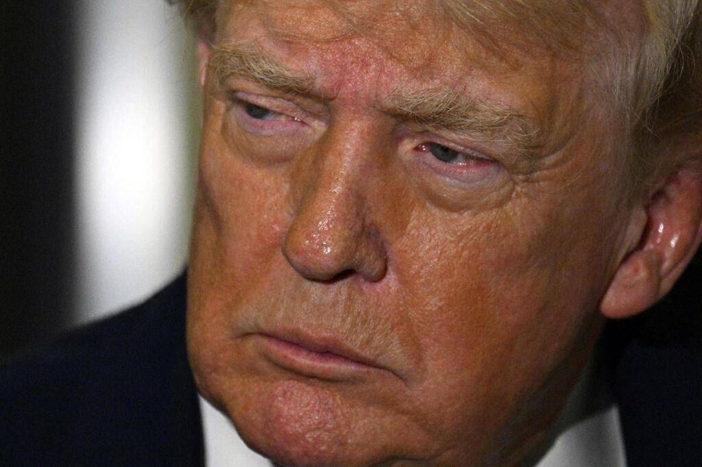 Iran, Trump frustrato da stallo torna a scegliere le bombe per piegare Teheran: l’analisi