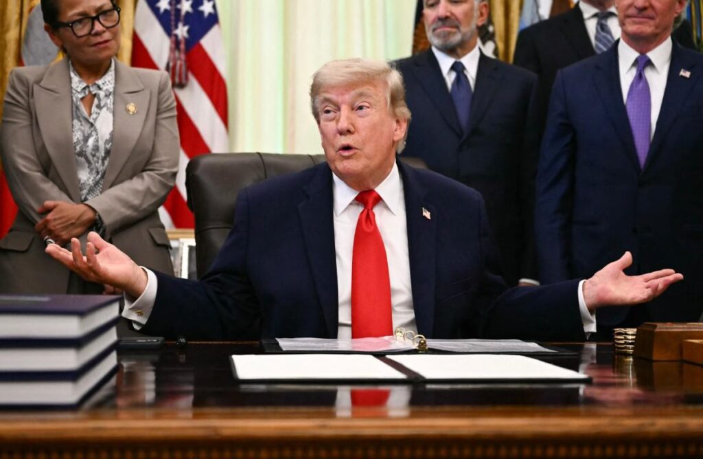 Iran- Usa, Trump: “Accordo sarà firmato domani, subito dopo Hormuz sarà riaperto”