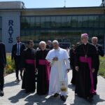L’abbraccio di Papa Leone ai piccoli pazienti del Cnao di Pavia