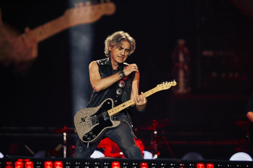 Ligabue riporta a San Siro i sogni di rock’n’roll: festa grande con la ‘Notte di Certe Notti’