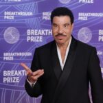 Lionel Richie ferma il concerto per un malore: “Non era in condizioni di continuare”