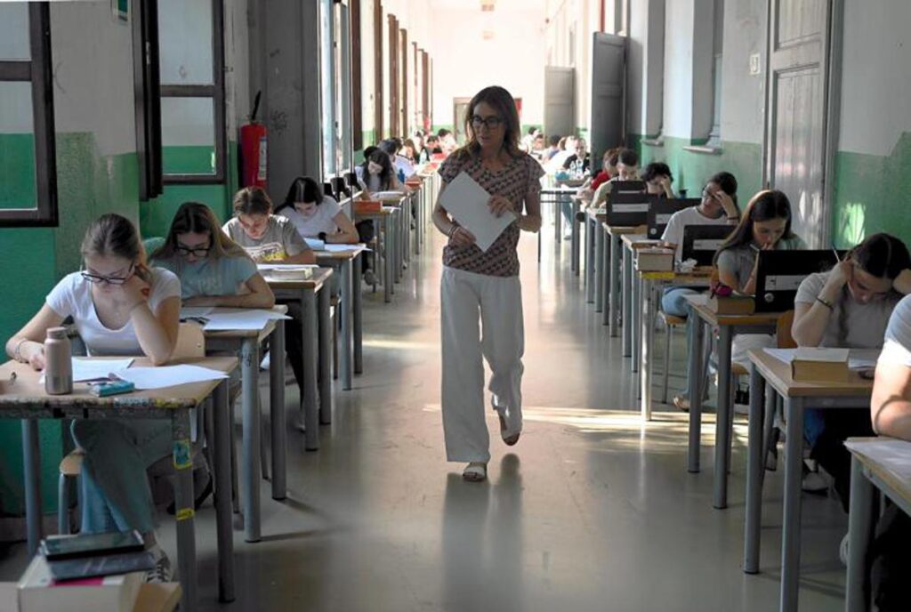 Maturità 2026, al via l’esame con la prova di italiano per 527mila studenti