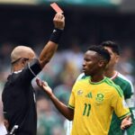 Messico-Sudafrica, piovono rossi: tre espulsi, caos ai Mondiali