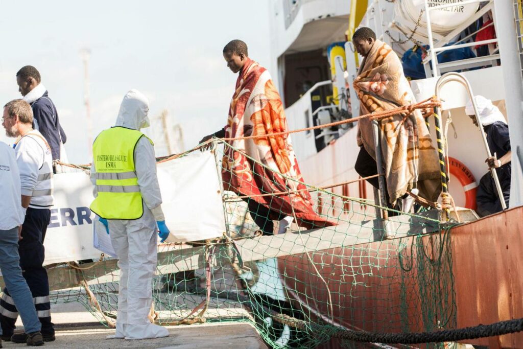 Migranti, via libera del Parlamento Ue a direttiva sui rimpatri. Meloni: “Promessa mantenuta”